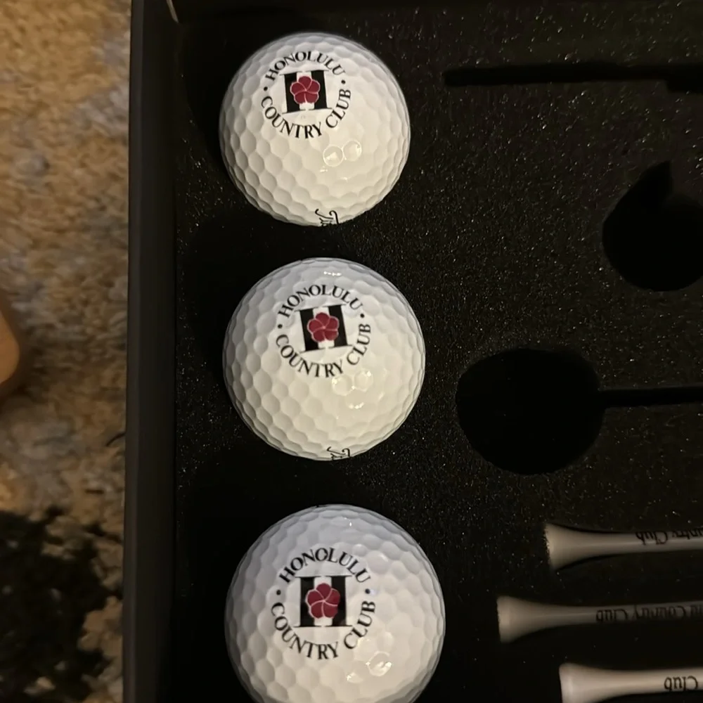 NEW Honolulu Country Club Titleist golf ball set - Picture 2 of 5